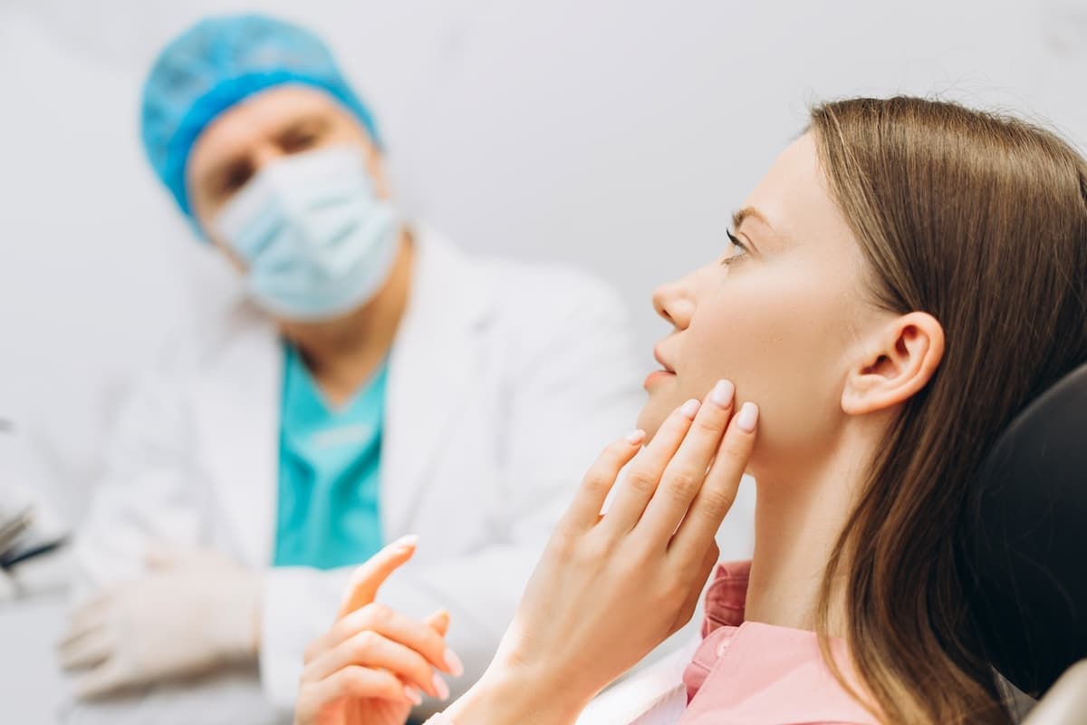 HOW CAN YOU TELL IF A TOOTH IS CRACKED?